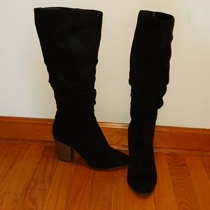Black heeled boots